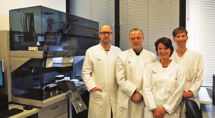 Left to right: Mathias Isakiewitsch, Hartmut Schmidt, Kathrin Meyer zu Himmern and Kathrin Haar with the Freedom EVO workstation